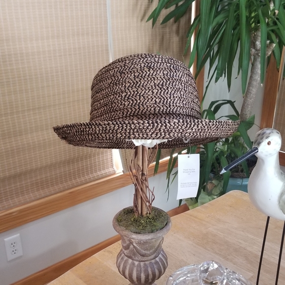NWT BROWN POLYESTER HAT - Picture 2 of 4
